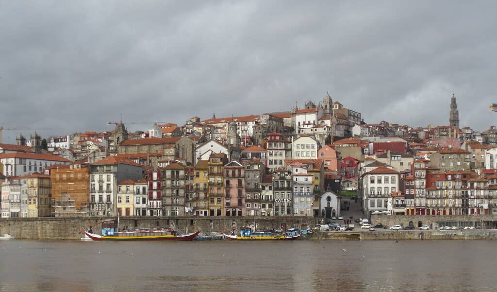 De Gaia, se avista o Porto.