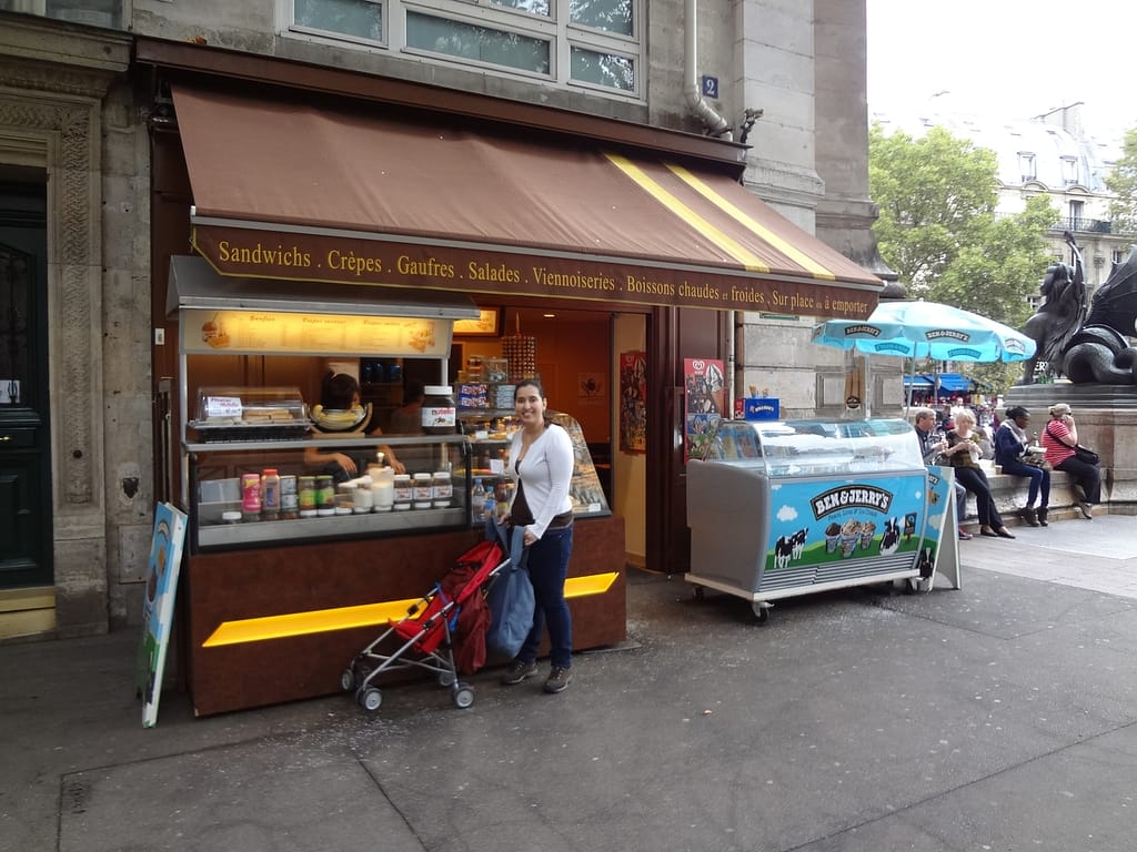 Banca de comida de rua em Paris